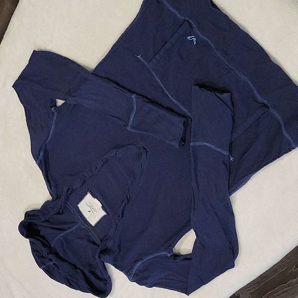 American Eagle long sleeve with hood